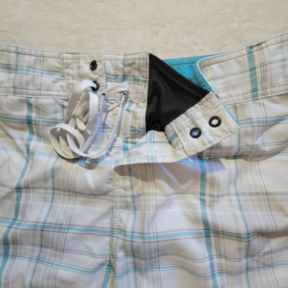 O'Neill Board Shorts Mens 34 White Blue Plaid Cargo Pocket Surf Beach Quick Dry